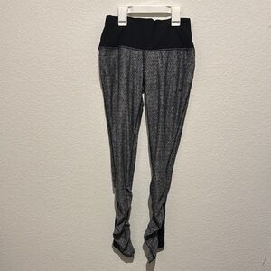 Nike Black and Gray Patterned Leggings